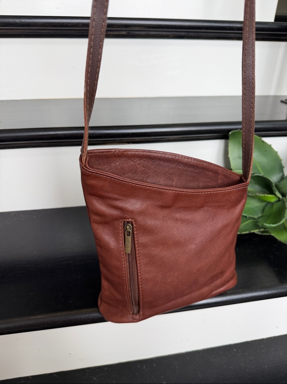 Vintage Italian genuine leather crossbody purse brown minimalist shoulder bag - Picture 2 of 9